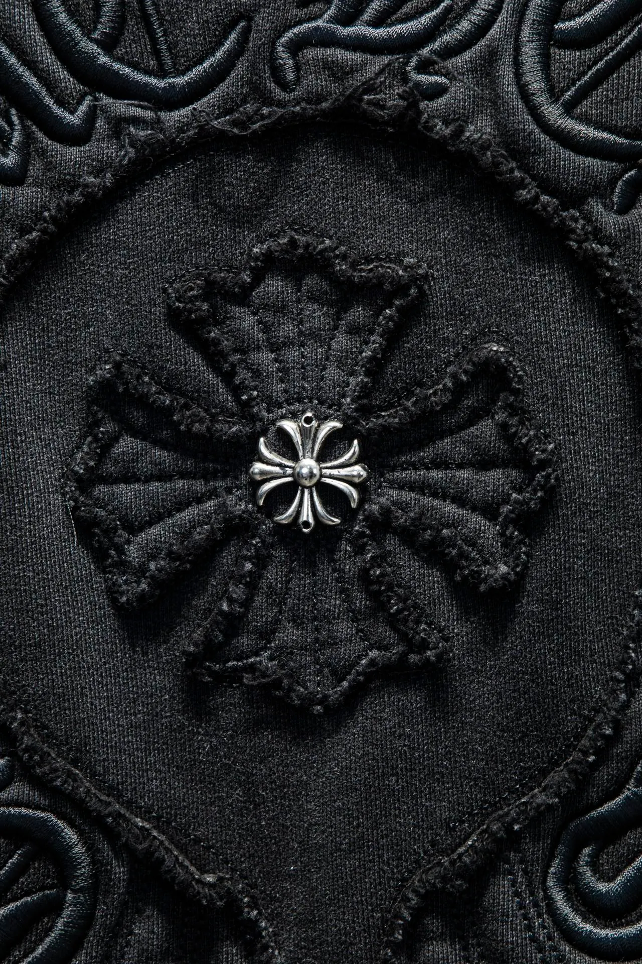 P260 🆕Chrome Hearts Home 420 grams, different from the market, texture is incomprehensible, os version is really charming, Chrome Home is also really unique, every new season's new product version is to the extreme, very practical, can be worn casually, nice✔️ - ⚠️100% cotton, using custom-dyed terry cotton sweatshirt surface, 420g double yarn, comfortable feel Made from imported knitting needle carded cotton, the thickness is moderate, drapey and contoured, making the upper body comfortable! ! It is very tolerant to fat body types and can instantly lose five pounds after wearing it!  Front panel #Back panel hardware elements# The English letters are arranged artistically. Imported Tajima high-density heavy-duty embroidery technology. The fonts are three-dimensional and full. The body is treated with washed and distressed elements, which greatly increases the interest of the clothing; unique visual effects.  Hem Loose closing Double-layer fabric Good closing effect Exquisite hemming Color: washed black, apricot Size: S-M-L-XL